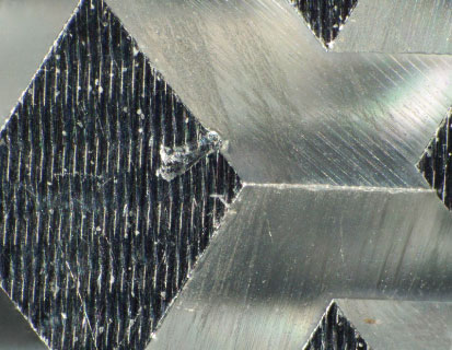 Removal of cutting burrs from the edges of unevenly shaped parts